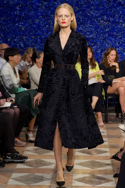 Look 14